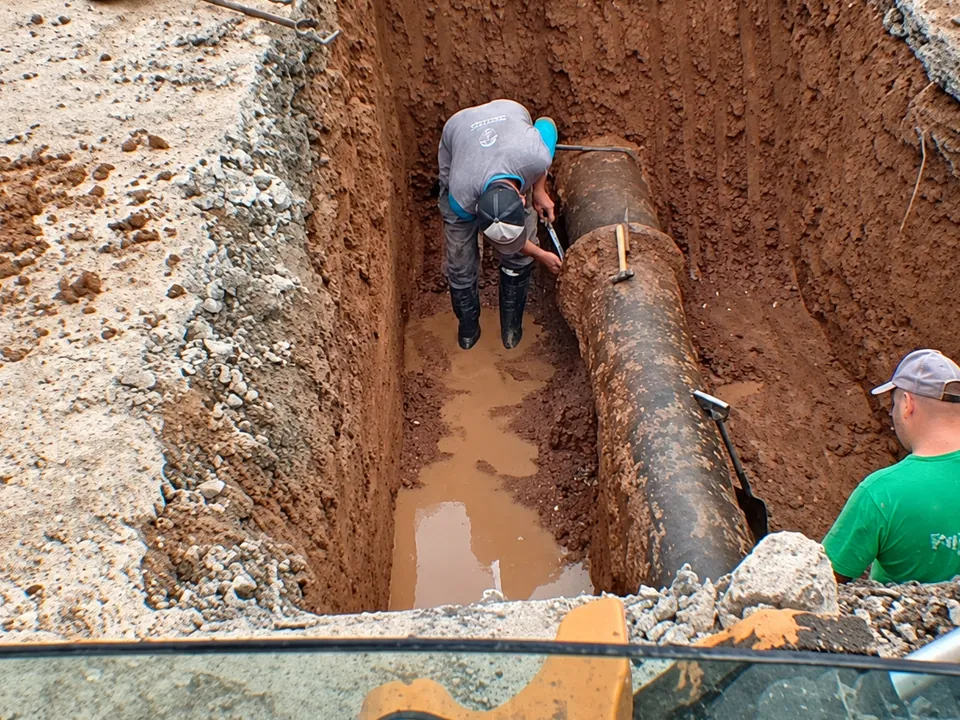 Colocación de un caño dentro de una zanja